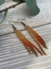 Narrow fringe earrings in gold and saffron 